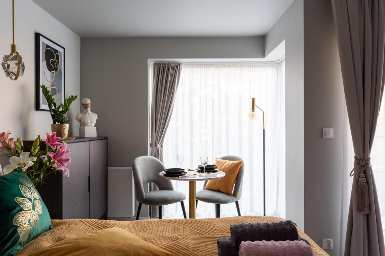 Golden Apartment, So Close To Rynek! Free Parking Included. *