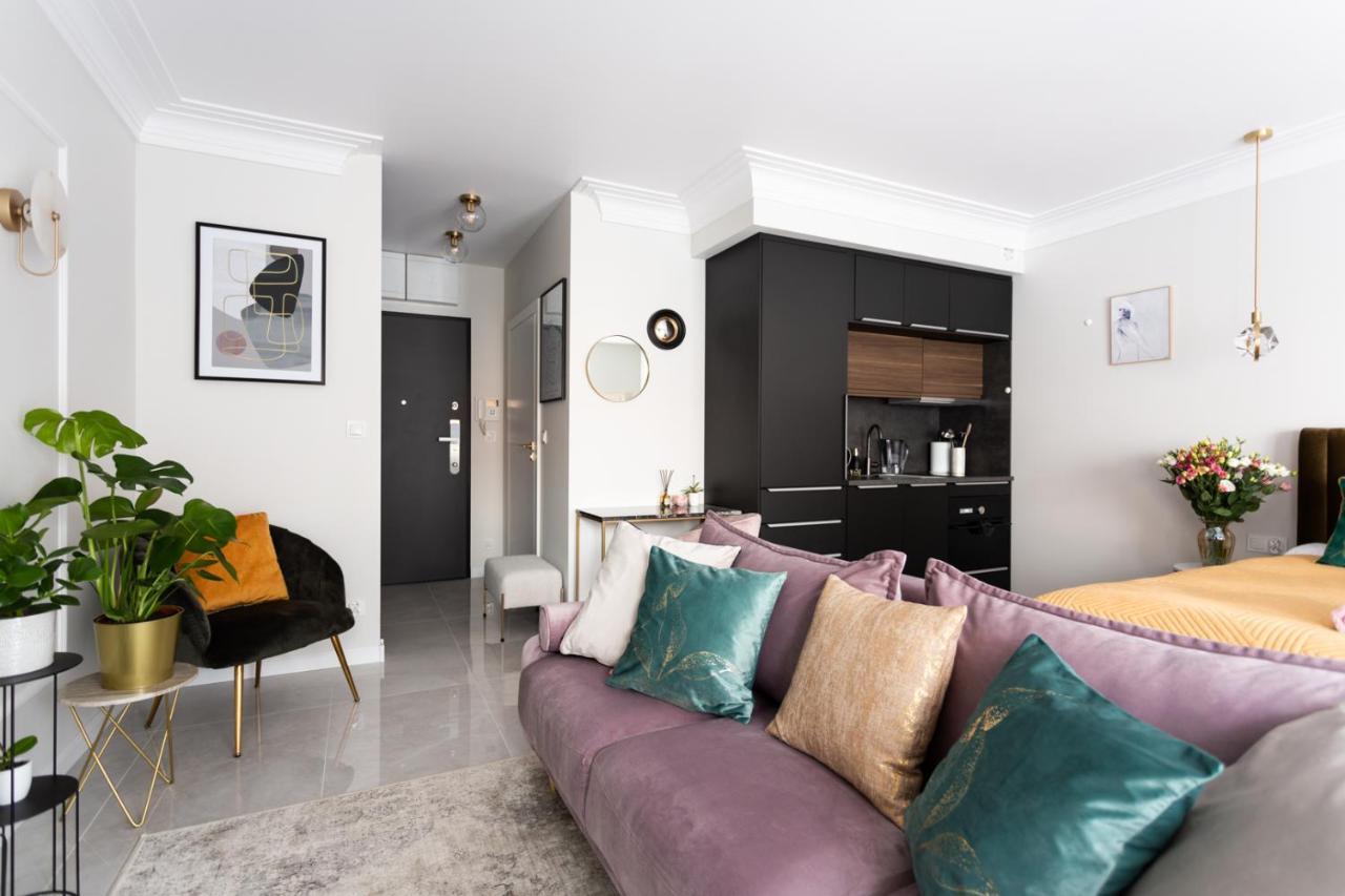 Apartment Golden Apartment, So Close To Rynek! Free Parking Included. *