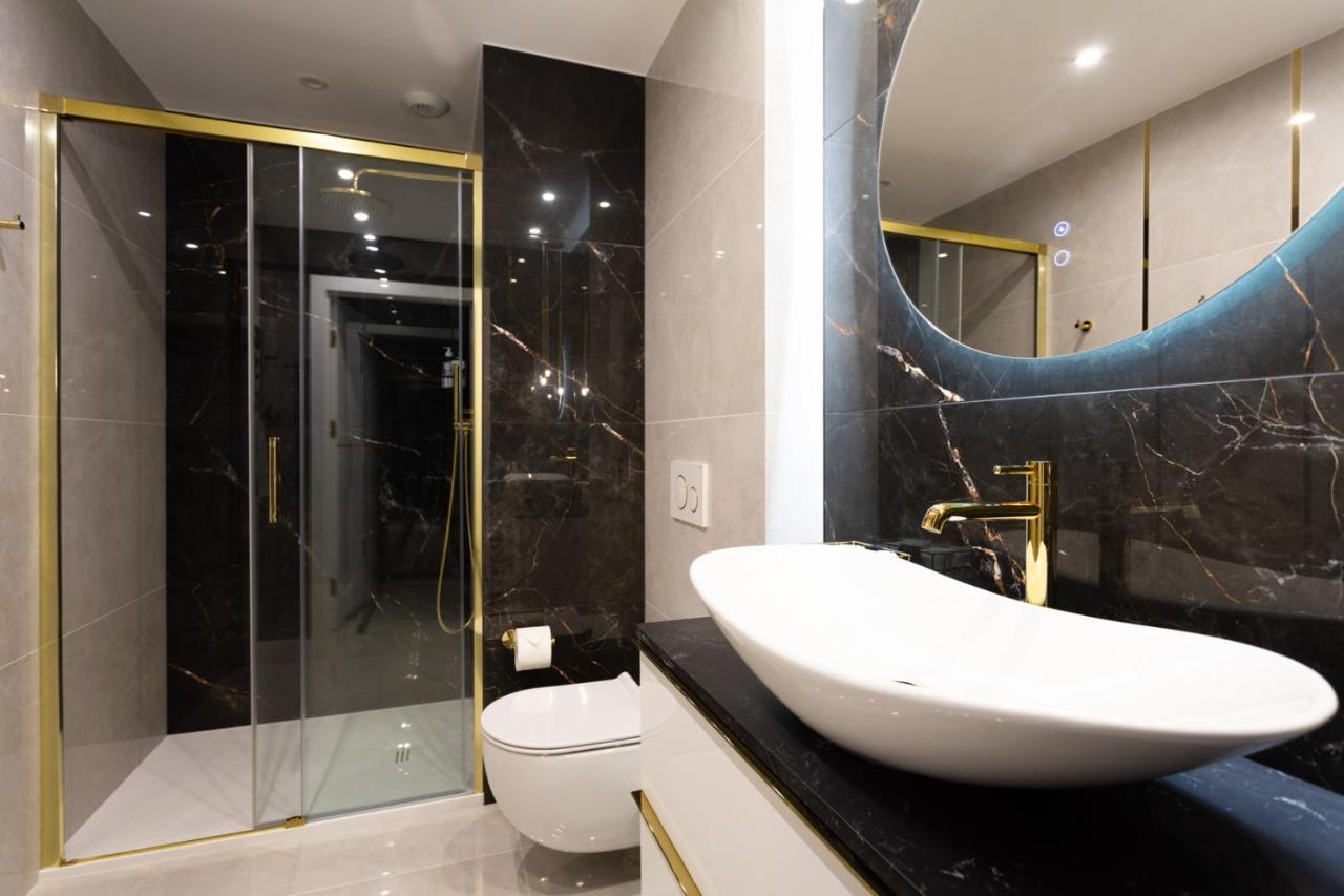 Apartment Golden Apartment, So Close To Rynek! Free Parking Included.