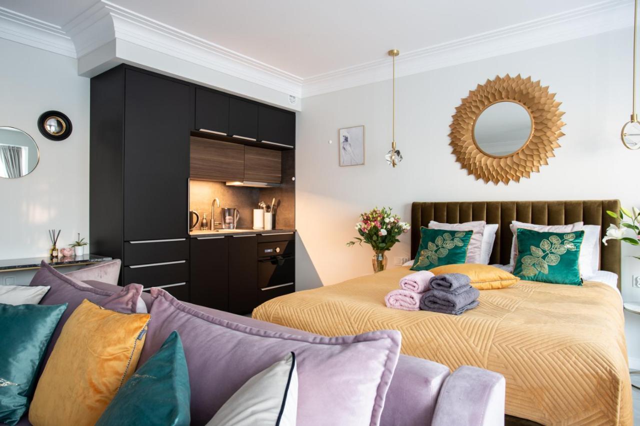 Golden Apartment, So Close To Rynek! Free Parking Included.